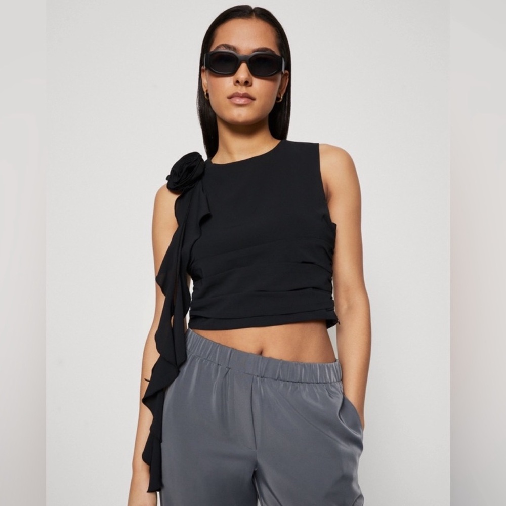 Abercrombie & Fitch Black Sleeveless Crop Top